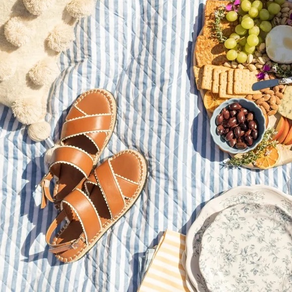 Joe Fresh x Jillian Harris sandals (Jilly Sling-back Sandals) - Picture 3 of 3